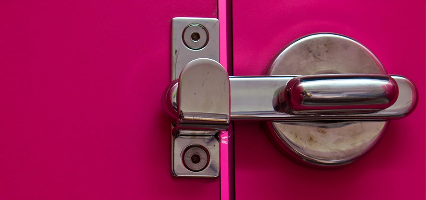 Childproof Gate Lock in Irvington, New Jersey